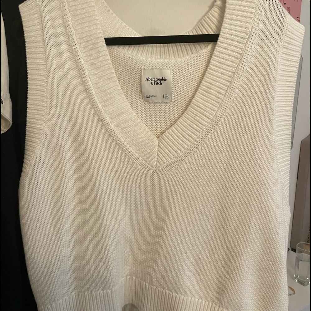 Abercrombie & Fitch sweater vest cropped size XL NEW